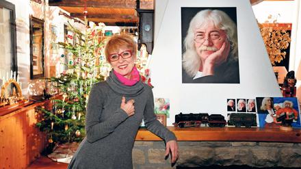 Zwei Leben für die Musik. Monika Ehrhardt-Lakomy führt fort, was sie gemeinsam mit ihrem 2013 verstorbenen Mann Reinhard Lakomy begonnen hat – sie tourt, veröffentlicht CDs und plant ein Nachlassarchiv.