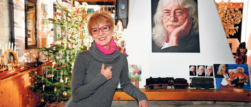Zwei Leben für die Musik. Monika Ehrhardt-Lakomy führt fort, was sie gemeinsam mit ihrem 2013 verstorbenen Mann Reinhard Lakomy begonnen hat – sie tourt, veröffentlicht CDs und plant ein Nachlassarchiv.