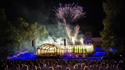Auf den Terrassen des Orangerieschlosses findet wie im Vorjahr ein Open-Air-Konzert (10. Juni) mit Feuerwerk statt.