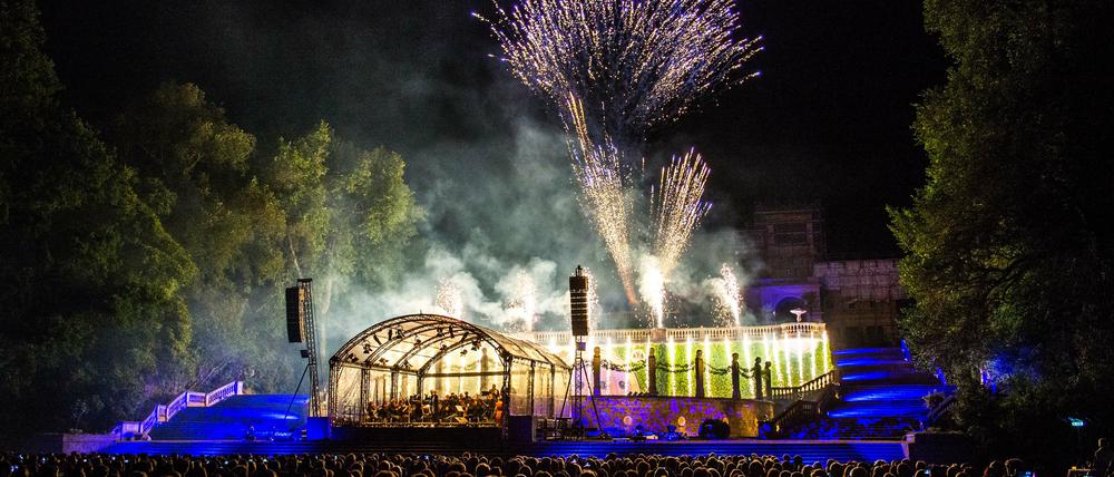 Auf den Terrassen des Orangerieschlosses findet wie im Vorjahr ein Open-Air-Konzert (10. Juni) mit Feuerwerk statt.