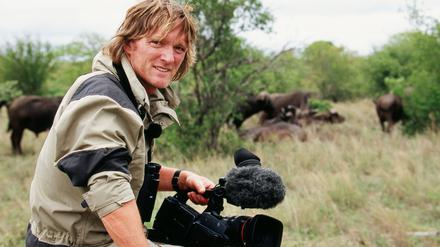 Dokumentarfilmer Andreas Kieling bei Dreharbeiten in Afrika.