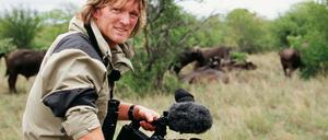 Dokumentarfilmer Andreas Kieling bei Dreharbeiten in Afrika.