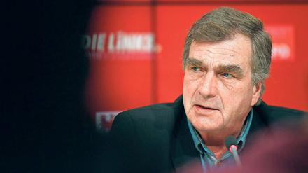 Kurskorrekturen nebenbei. Brandenburgs Linke-Fraktionschef Ralf Christoffers kündigte an, dass die Landesregierung später über die Kreisreform abstimmen lassen will. Und auch den Lehrern im Landesdienst wollen die Linken im Jahr der Bundestagswahl entgegenkommen.