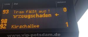 Fahrzeugschaden: Eine Tram blieb liegen.