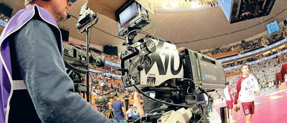 Unter Ausschluss. Von der Handball-WM in Frankreich wird es keine Bilder im frei empfangbaren Fernsehen geben. Das könnte noch eine Chance für Online-Portale sein.