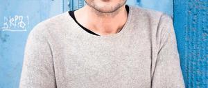 Als Winterkind wurde Milan Peschel 1968 in der Hauptstadt der DDR geboren. Mit neun Jahren stand er auf der Bühne. Jetzt spielt er Sam Hawkens in „Winnetou“.