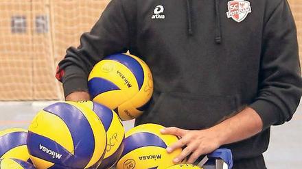 Vom Baum ans Netz. Davide Carlis Teams trainiert wieder seit Montag.