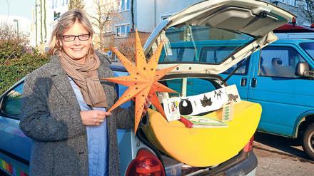 Spielzeug im Kofferraum. Rund 280 000 Kilometer hat der alte Twingo schon auf dem Tacho, mit dem die „Frühförderinnen“ zu sehbehinderten Kindern in teilweise weit entfernte Winkel Brandenburgs fahren. Ulrike Teschner, die Leiterin der in Potsdam ansässigen Einrichtung, hofft auf Ersatz.