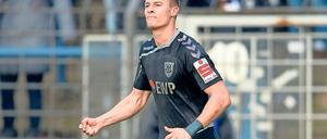 Matthias Steinborn spielt seine zweite Saison beim SV Babelsberg 03. Er wechselte nach dem Drittliga- Aufstieg des 1. FC Magdeburg in der vorletzten Saison von der Elbe an die Havel. Der gebürtige Berliner spielte in seiner Jugend bis zum Sommer 2013 beim BFC Dynamo. In der vergangenen Saison traf der der 27-Jährige zwölf Mal in der Regionalliga und bildete mit Andis Shala das erfolgreichste Torjägerduo der Nordoststaffel.