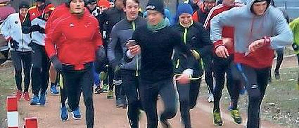 Start beim Abschluss. Mit dem traditionellen Lauf um den Templiner See beendeten Potsdams Kanuten das Jahr.