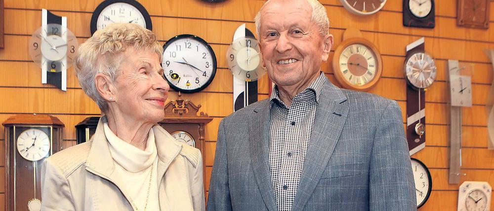 Ein Lebenswerk. Gerhard und Christel Buchwald haben 1958 das Uhrmacher- und Schmuckgeschäft in Werder (Havel) eröffnet. Bis heute ist es in Familienhand. Gerhard Buchwald wurde jetzt von der Handwerkskammer Potsdam mit dem „Diamantenen Meisterbrief“ geehrt – denn es ist genau 60 Jahre her, dass er seinen Meisterbrief erhielt.