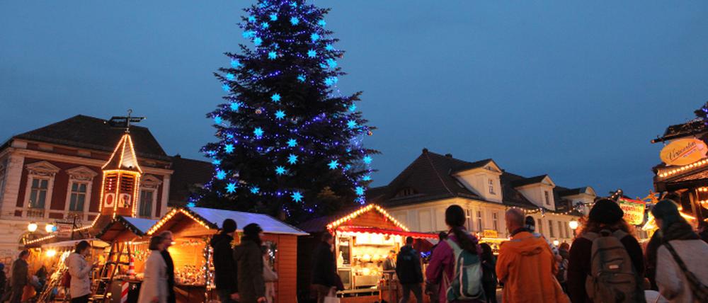 Sachbeschädigung: Unbekannte hinterließen linke Parolen auf dem Potsdamer Weihnachtsmarkt.