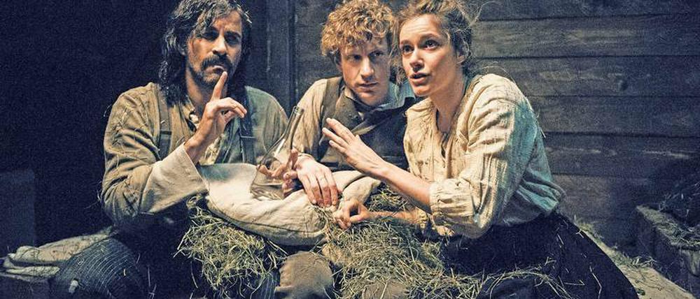 Auf den Gotthard! In Göschenen stoßen Tommaso (Pasquale Aleardi, l.), Max (Maxim Mehmet) und Anna (Miriam Stein) aufeinander und werden unzertrennliche Freunde.