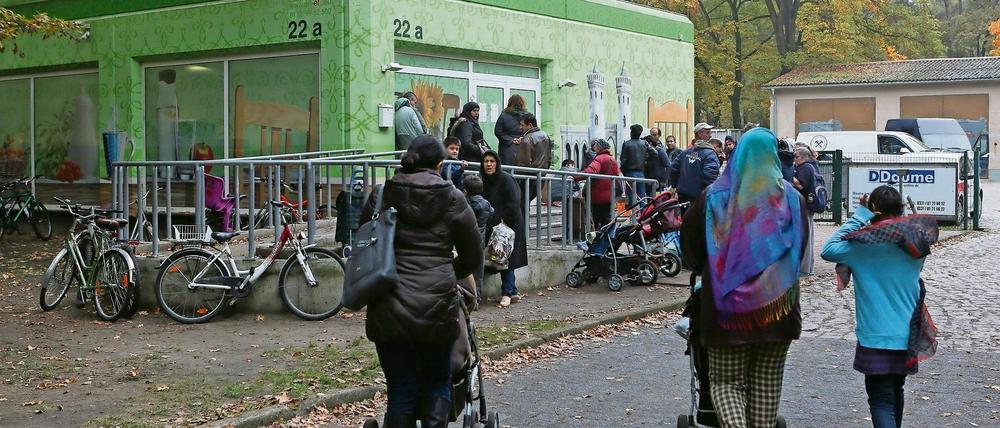 Bis zu 1200 Menschen holen jede Woche Lebensmittel bei der Potsdamer Tafel.