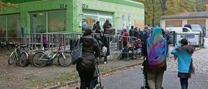Bis zu 1200 Menschen holen jede Woche Lebensmittel bei der Potsdamer Tafel.