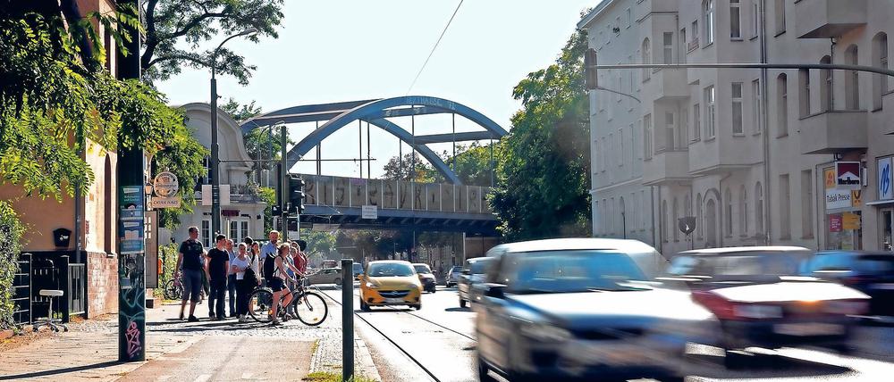 Bremsmanöver. Seit Ende August gilt auf der Zeppelinstraße Tempo 30. Das soll die Lärmbelastung verringern. Autofahrer sind verärgert.