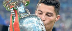 Christiano Ronaldo gewinnt mit Portugal die Fußball-EM in Frankreich.