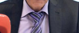 Unberechenbar. Innenminister Schröter mit zerlegtem Langzeitzünder.