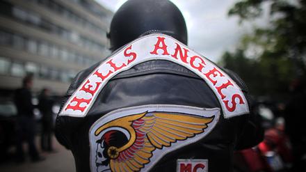 Die Beschuldigten sollen unter anderem den Hells Angels und den Red Devils angehören.