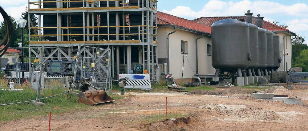Aufgefrischt. Das Teltower Wasserwerk wurde in diesem Jahr für 1,6 Millionen Euro erweitert. Durch zusätzliche Filter soll gesichert werden, dass das Trinkwasser auch eine gute Qualität hat, wenn Wasser aus den Rieselfeldern in die Brunnen gelangt.