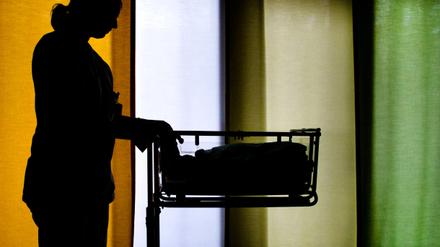Immer weniger Krankenhäuser in Brandenburg haben eigene Entbindungsstationen, weitere Kreißsäle werden schließen.