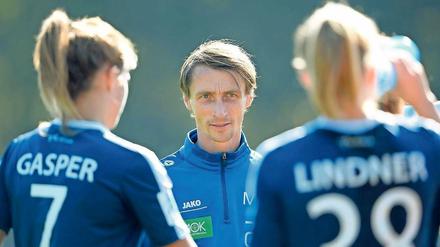 Er ist vom Siegeswillen seiner Spielerinnen überzeugt. Turbine-Cheftrainer Matthias Rudolph und seine Mannschaft fahren mit der Absicht zum Bundesliga-Spitzenspiel nach München, gegen den Tabellenführer zu gewinnen.