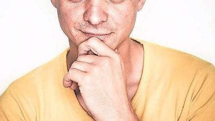 Singer-Songwriter-Blick. Der Potsdamer Liedermacher Ruben Wittchow.