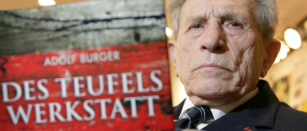 Autor Adolf Burger, hier eine Aufnahme bei der Vorstellung seines Buches "Des Teufels Werkstatt" 2007 in Berlin, ist verstorben.