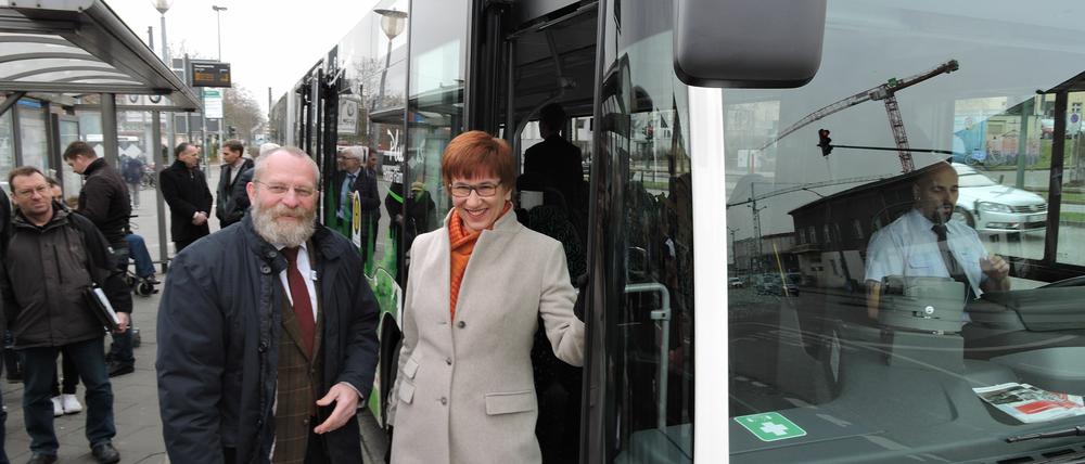 Das "PlusBus"-Konzept kommt bei den Mittelmärkern und Landrat Wolfgang Blasig und Verkehrsministerin Kathrin Schneider gut an.
