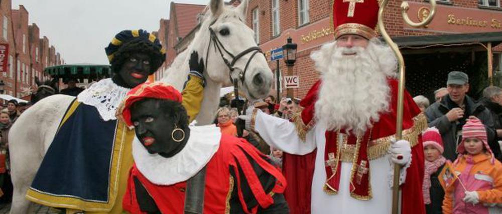 Am Wochenende soll es zum Sinterklaas-Fest wieder einen Sinterklaas und auch Pieten geben. Allerdings sind die Helfer in diesem Jahr nicht geschminkt.