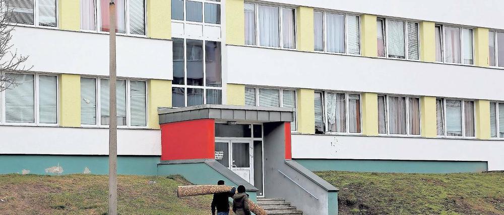 Rückläufige Zahlen. In den beiden Teltower Heimen in der Potsdamer Straße 5 und 5 a leben aber noch immer die meisten Flüchtlinge im Kreis – in beiden Häusern zusammen aktuell 413.