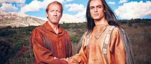 Nichts und niemand soll sie auseinanderbringen. Old Shatterhand (Wotan Wilke Möhring, links) und Winnetou (Nik Xhelilaj) sind in Blutsbrüderschaft vereint.