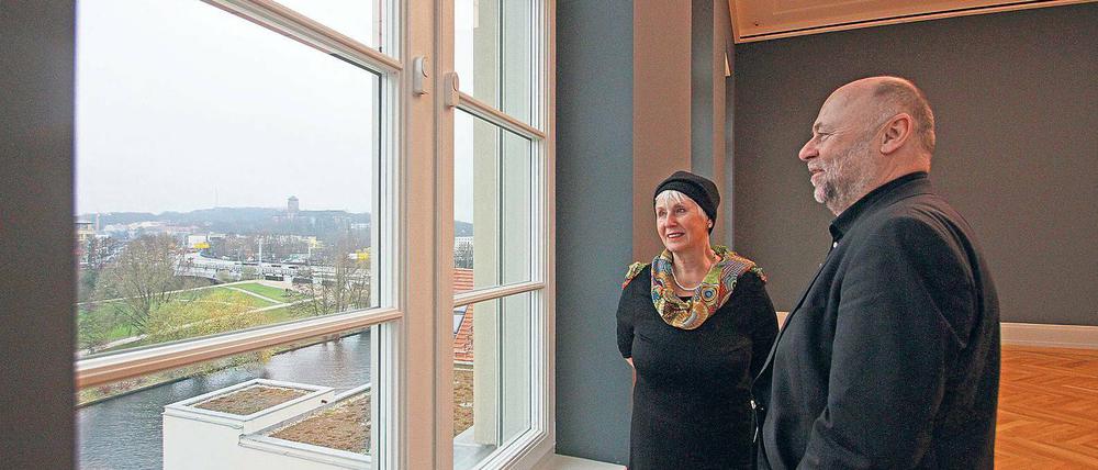 Besuch von drüben. Ursula und Rainer Sperl betreiben die Galerie Sperl gegenüber vom Museum Barberini in der Fachhochschule – bis Ende des Jahres. Wenn das Barberini im Januar seine Ausstellung eröffnet, muss die Galerie Sperl eine neue Bleibe gefunden haben. Auch im Zentrum, hoffen die beiden.