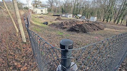 Eingezäunt. Zur Villa Henckel – im Bildhintergrund – gehört ein Welterbepark. Den will Springer-Vorstand Mathias Döpfner wohl ab kommendem Jahr sanieren. Dann wird ein Weg von der Großen Weinmeisterstraße in Richtung Henckel-Villa wieder frei zugänglich.