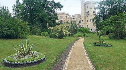 Frisch saniert. Die Wege im Pleasureground vor Schloss Babelsberg.
