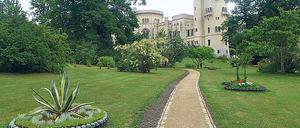 Frisch saniert. Die Wege im Pleasureground vor Schloss Babelsberg.