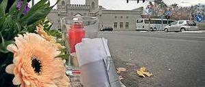 An der Unfallstelle erinnerten Blumen und Kerzen an die 19-Jährige.