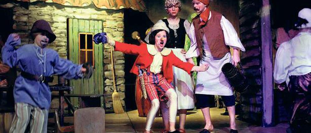 Mit langer Nase. 98 Kinder spielen im Musical „Pinocchio“ mit.