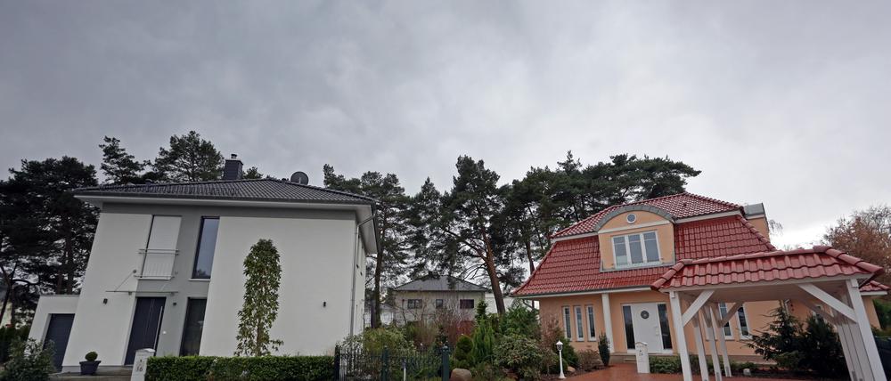 Insgesamt 80 zweistöckige Einfamilienhäuser mit Garten stehen bereits...