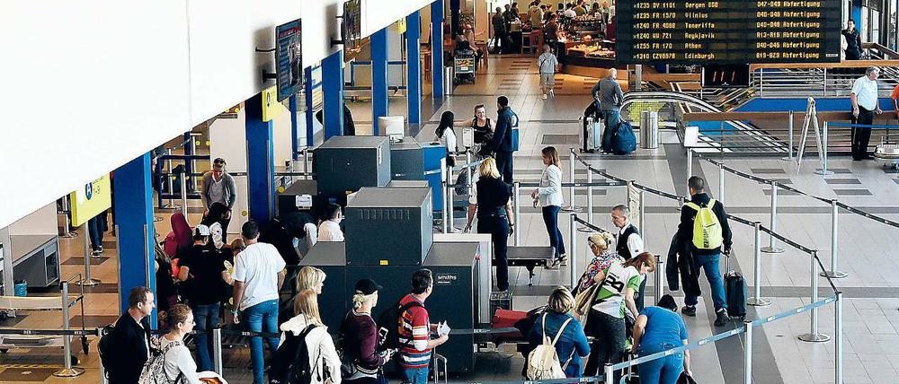 Volles Haus. Ähnlich wie der Flughafen Tegel arbeitet auch der Flughafen Schönefeld schon länger am Rande seiner Kapazitäten. Im vergangenen Jahr wurden hier rund achteinhalb Millionen Passagiere abgefertigt.