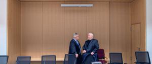 In der Verlängerung. Axel Hilpert (r.), hier mit einem Anwalt, wird noch einige Verhandlungstage im Gericht verbringen – zehn neue sind angesetzt.