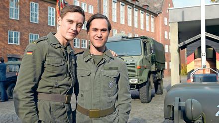 Erfolgreich. Nay (l.) und Trepte vor dem alten Landtag.