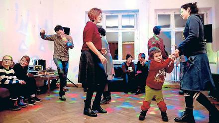 Tanzbar? Nicht nur die Großen tanzten, auch der Nachwuchs versuchte es.