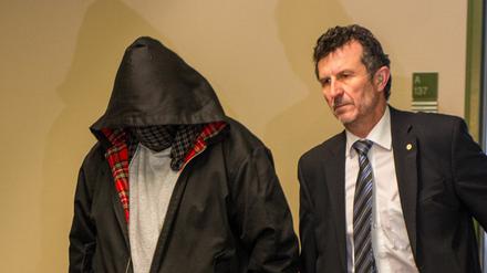 Der V-Mann "Piatto" im Dezember 2014 auf dem Weg zum NSU-Prozess im Oberlandesgericht München.