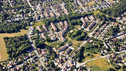 Bloß nicht aus dem Leim gehen. Der Druck auf den Wohnungsmarkt in Stahnsdorf ist groß. Wie die Gemeinde im Berliner Speckgürtel sich in der Zukunft entwickeln soll, soll nun in einem Leitbild festgeschrieben werden. Konsens besteht zumindest darin, dass das Wachstum möglichst behutsam vonstattengehen soll.