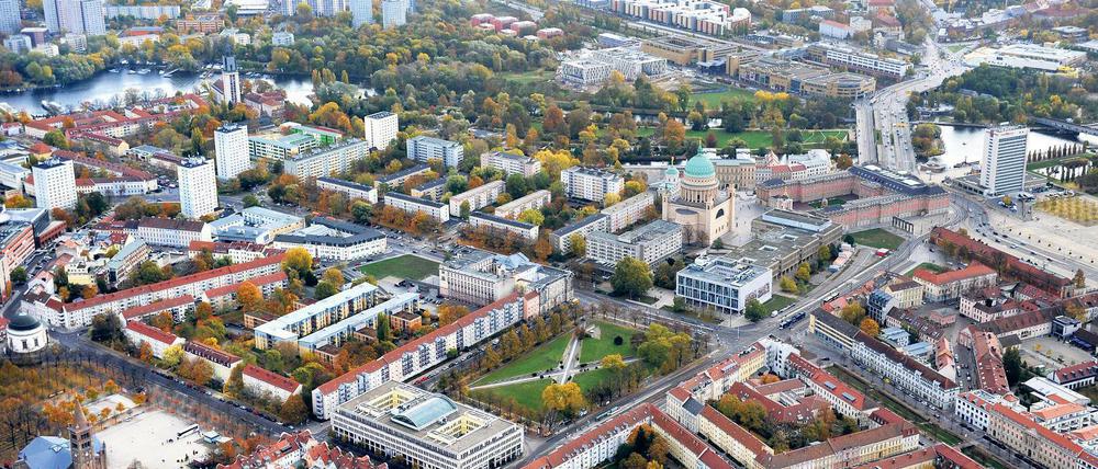 Blick auf die Stadt. Gut 170 000 Einwohner hat Brandenburgs Landeshauptstadt derzeit. Allen Prognosen nach werden es in den kommenden Jahren schnell noch mehr werden – spätestens 2035 soll es 200 000 Potsdamer geben. Eine Folge des Ansturms: Allerorten entstehen neue Wohnquartiere. Die PNN stellen sie und ihre Bewohner vor.