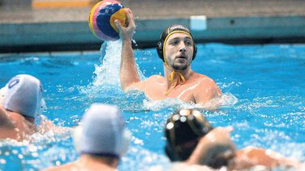 Bislang noch ohne Saisonsieg. Fünf Pflichtpartien haben die Wasserballer des OSC Potsdam um Hannes Schulz in diesem Spieljahr bereits bestritten – und allesamt verloren. Nächsten Samstag nehmen die OSC-Männer einen neuen Anlauf und hoffen, dass sie nun auf Touren kommen.