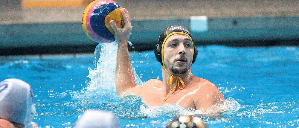 Bislang noch ohne Saisonsieg. Fünf Pflichtpartien haben die Wasserballer des OSC Potsdam um Hannes Schulz in diesem Spieljahr bereits bestritten – und allesamt verloren. Nächsten Samstag nehmen die OSC-Männer einen neuen Anlauf und hoffen, dass sie nun auf Touren kommen.