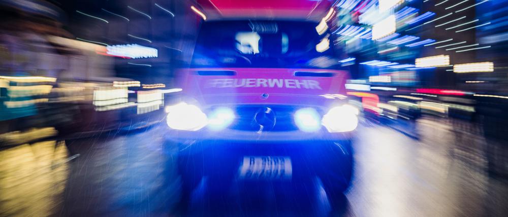In Beelitz rückten am Mittwoch mehrere Feuerwehren zu einem Großbrand im Gewerbegebiet aus.