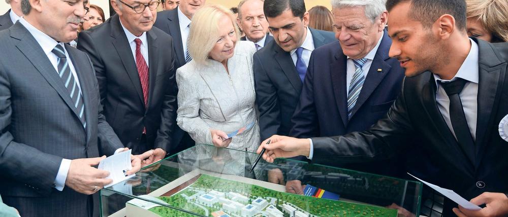 Prestigeobjekt. Bundespräsident Gauck (2.v.r.) und Forschungsministerin Wanka (CDU, l.) eröffneten die TDU 2014.